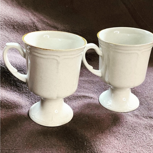 Set of two vintage footed coffee mugs - Picture 2 of 4